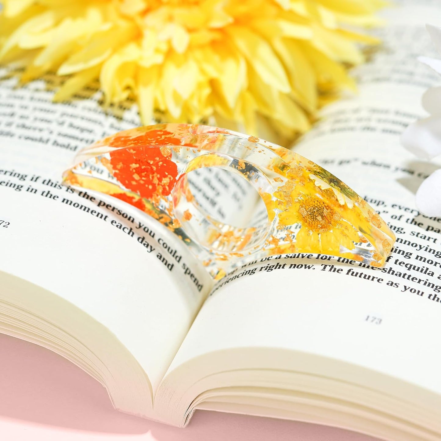 Gifts for Women Who Love Books: Thoughtful Accessories and Presents for Readers and Book Club Enthusiasts
